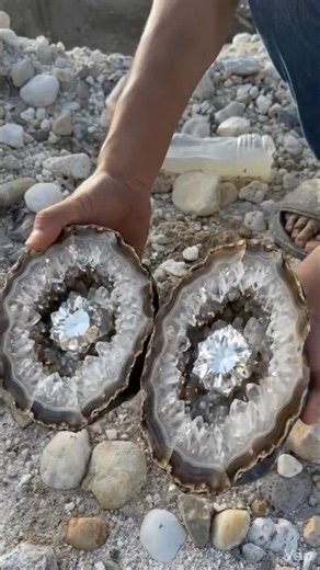 “I Cracked This Rock Open… And Found a Diamond Inside?! 💎😱”