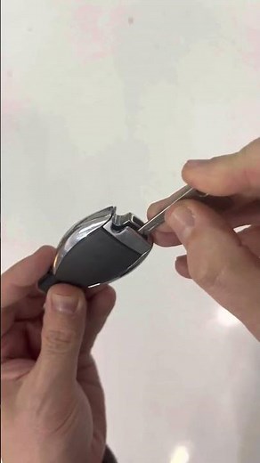 How to change the CR2023 battery in a Mercedes key