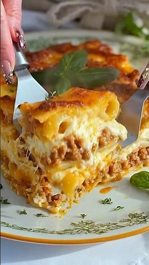 Creamy Baked Lasagna Slice 🍝🧀🔥 | Easy Cheesy Comfort Food Recipe
