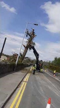 Tricky situation to avoid overhead electric cable