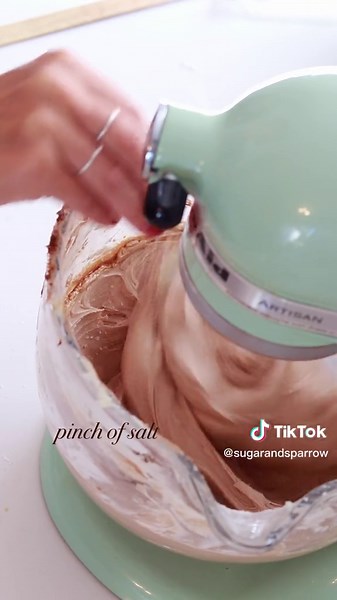 Delicious Nutella Buttercream Recipe for Cake Frosting