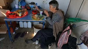 1.3M views · 10K reactions | ŽIVOT PRIČA: U nadnicu i sa 70 godina! "Pa zar vam nije teško da u tim godinama idete na njivu?" - pogledajte kakav smo odgovor dobili od ove vredne bakice! | AGROmedia | Facebook