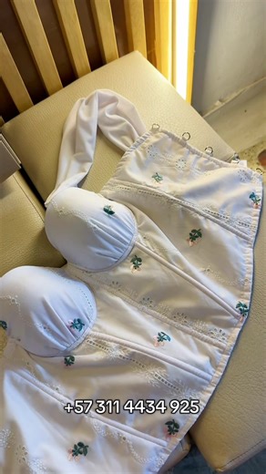 Videos de alaskalingeriee (@alaskalingerie) con “sonido original - alaskalingeriee”