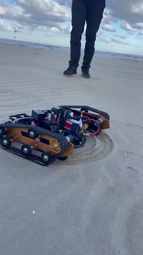 6.9K views · 39 reactions | Ufo wall-e Top #engineering #flyboost #moderntechnology #newproject #flyboost www.flyboost.it | Falcong | Facebook