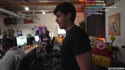 StableRonaldo was confused after walking by ArrowCS recreating Counter-Strike pro "ropz" measuring the exact inches of his desk and monitor distance 😭