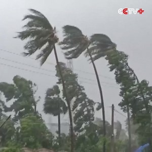 Tropical Cyclone Yaas Hits India's Eastern Coast After Cyclone Tauktae, another powerful cyclone named Yaas is lashing eastern India, damaging trees and houses and also forcing a suspension on COVID-19 vaccination in the affected areas. https://www.cctvplus.com/news/20210527/8199187.shtml#!language=1 | CCTV