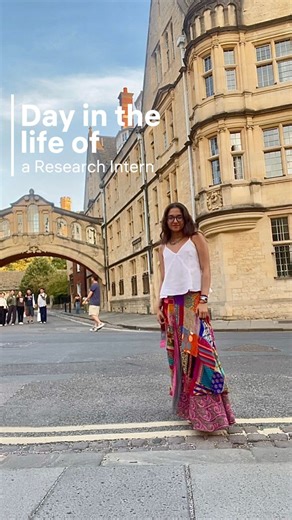 Meet Camila Voirol, a Venezuelan 🇻🇪, Biochemistry and Cell Biology student who recently completed her research internship at the University of Oxford (@oxford_uni). During her internship, Camila managed her own project on cancer immunotherapy, focusing on targeting PD-1 on T cells. “Thanks to the strong foundation I gained at Constructor University, I was able to apply my background knowledge effectively and transition into advanced research,“ said Camila. The lab courses she completed during 