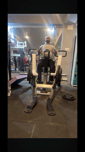 How to perform seated machine rows #backworkout #fitness #workout