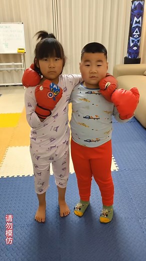 @kidsboxer1v1 on Instagram: "#boxing #kidsboxing #chinese #FunnyBoxing #KidsBoxing #ChinaVibes #CuteAndFunny #BoxingLaughs #SillyKids #PlayfulBoxing #ChineseKids #ViralComedy #LOLMoment #FunBoxing #BoxingFun #HilariousKids #InstaLaughs #cuteboxer"