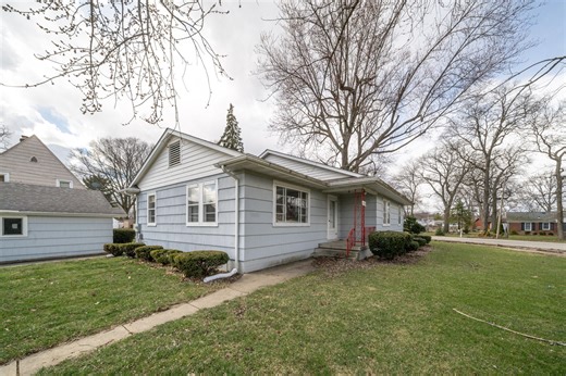 5725 Edgewood Blvd, Monroe, MI 48161 - MLS 26010029 - Coldwell Banker