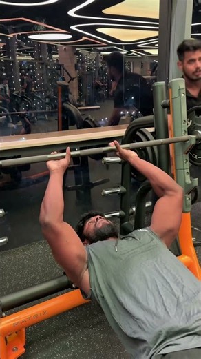 Want bigger triceps? Master the Close Grip Bench Press! 💪🔥 #gym #motivation #exercise