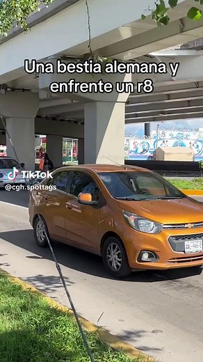Audi R8: Una bestia alemana frente a un R8 — spotting Alemán