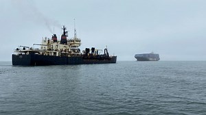 'A pretty hectic, dynamic environment': These crews keep cargo moving through the Columbia River Bar