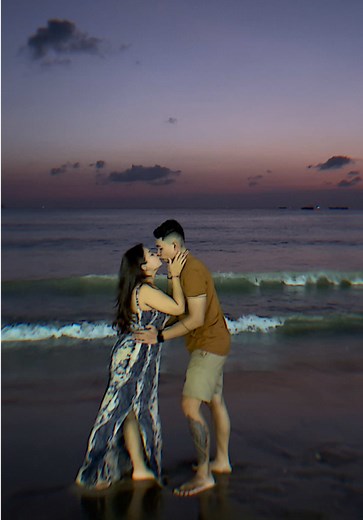 Romantic Beach Moments: Love and Memories at Sunset