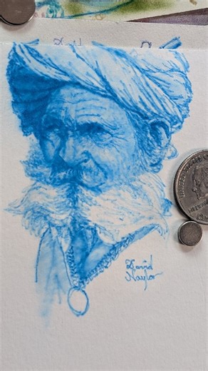 Doing my aiming exercise, using an opaque wicked colour from Createx Colors and the infinity CR plus 2024 from Harder and Steenbeck. At the beginning I made a mistake and opened up the paint flow too much so I got that annoying spot of paint in the wrong place, we all know how it feels. I thought I'd start again but decided not to do so and bury it with paint, it turned out kind of ok. If you want to hide a needle in a haystack to me the best way is to fill it with needles, lol! Haciendo mis eje