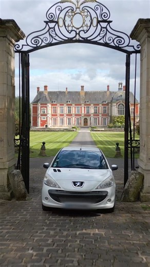 The world is a better place because of French pastries 🥐 Tune in to #CastleImpossible—your new favorite Tuesday obsession—tonight at 9|8c for more French facts/architecture 🇫🇷 Stream next day ➡️ @StreamOnMax. | HGTV