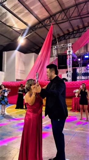 77K views · 9.2K reactions | As debutantes da melhor idade, a valsa delas foi assim!!! | Rolon Ho | Facebook