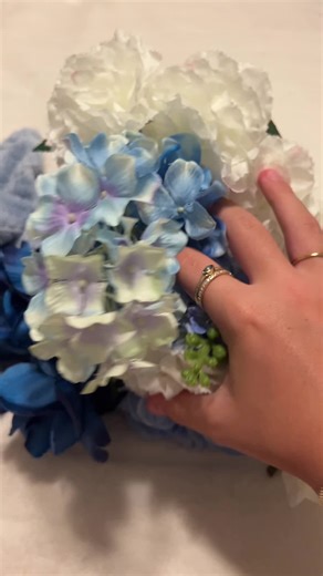 fake flower fidgeting! been slacking on posting lately, trying to post more within the next few weeks maybe..! #asmr #flower #fidgeting #asmrrelaxing #relaxing #relax