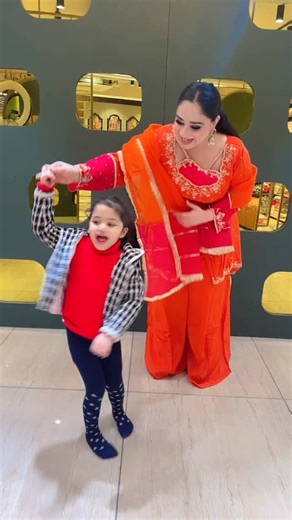 Manpriya Kaur Thapar on Instagram: "Chachi batiji duo ❤️❤️ #viralreeĺ #chachi #bhatiji #dance"