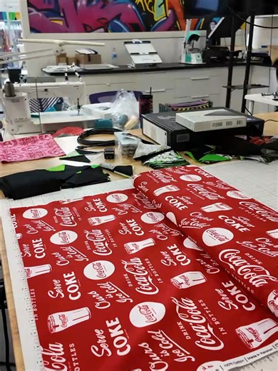 Coca-Cola Inspired Bow Tutorial This bow was just what I needed to complete my Coca-Cola-inspired QuiltCon couture outfit. Full video available on my channel. Coca-Cola Mint Coke pack fabric available on my website. #PopQuilture, #QuiltConCouture, #QuiltedEarrings, #FoundationPaperPiecing, #FussyCutting, #QuilterStyle, #QuiltFashion, #MACoutureCrafting