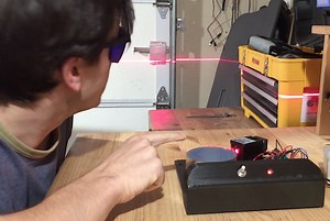 Building a "laser sky” effect generator with Arduino | Arduino Blog