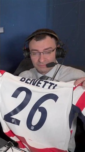 Jason Benetti shows off the custom jersey 🔥