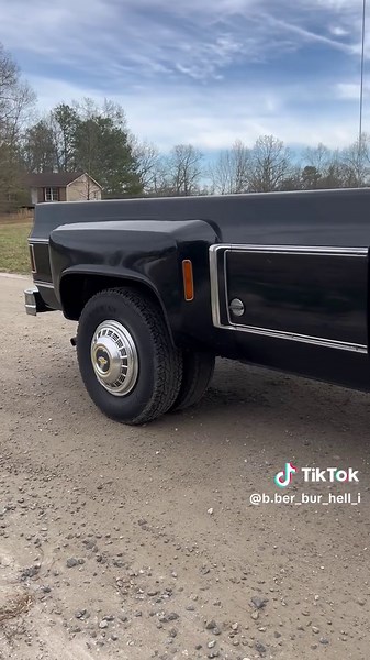 Exploring the 1976 Chevy C30 Single Cab Dually