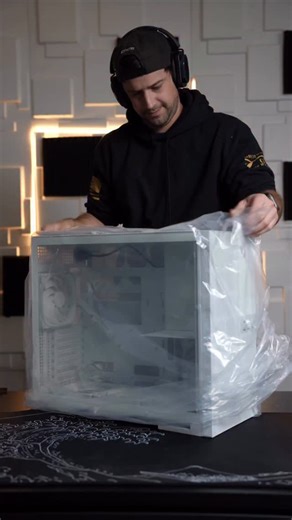 CircuitBoredd on Instagram: "How to build a gaming pc. We are setting up this all white build and it’s the season to help the circuitboredd family. You can make up any story ever lol using a Geometric Future Case, Aorus Motherboard, Amd cpu, Kingbank Ram, Wd ssd, Darkflash Aio #gamingpc #pcbuild #gmingsetup #pcsetup #gaming"