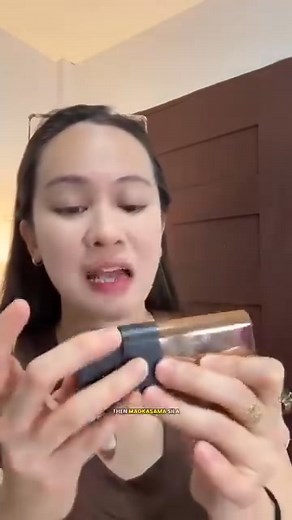 🔥 VICTORIA KEY 2-IN-1 STICK FOUNDATION – GANDA NA PARANG SA SALON IN JUST 1 MINUTE! 💖 3-IN-1 NA KAGANDAHAN: ✅ Foundation – magaan at natural ang finish ✅ Concealer – takpan ang mga dark spots at blemishes ✅ Moisturizer – panatilihing makinis at hydrated ang balat buong araw ⚡ Makatipid ng 50% sa oras ng makeup! Long-lasting at hindi madaling matanggal kahit pawisan! 🎁 LIBRENG SHIPPING sa buong bansa! 💵 Bayaran lang kapag natanggap – puwedeng i-check muna bago magbayad! 👉 Mag-inbox na ngayon