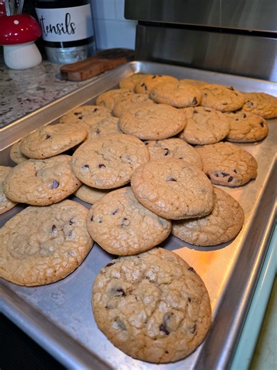 Mistakes were definitely made, but the cookies turned out great! I only had to double check the recipe about 100 times. 😂🍪 Recipe Creds: @Jess|Aggressive Tutorials #Baking #BakeWithMe #ChocolateChipCookies #Homemade #FromScratch