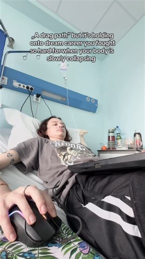 Wiktor Sagi Gajdamowicz on Instagram: "When you finały got to your dream uni but your body is slowly collapsing #architecturestudent #architecture #architect #sagixx #chronicillnessawareness #chronicillnesswarrior #lungsdisease"