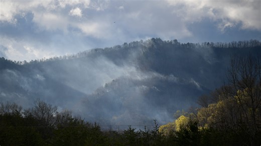 Sevier County Mayor updates community on Wears Valley wildfire