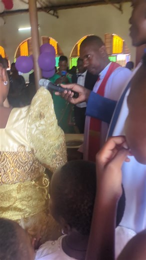 洗練されたバプテスマの儀式 in Kampala