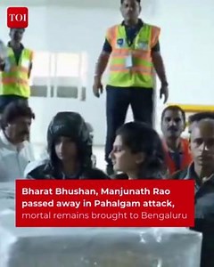 Bharat Bhushan from #Bengaluru and Manjunath Rao from #Shivamogga were killed in the #PahalgamTerroristAttack, their mortal remains have been brought to Bengaluru. Union Minister #VeerannaSomanna and BJP MP #TejasviSurya pay floral tribute. The BJP MP was in #Srinagar and accompanied the victims' families to Bengaluru. LIVE updates 🔗 http://toi.in/PMelIY #PahalgamTerrorAttack | The Times of India