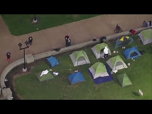 St. Louis officials grapple with homeless encampment outside City Hall