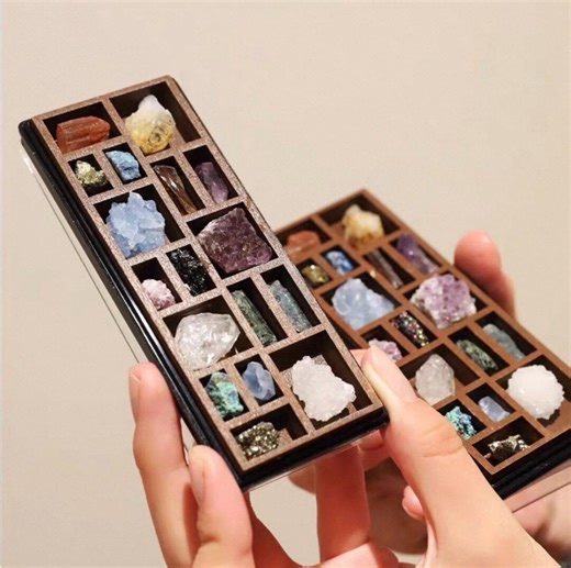Crystal Starter Set: 19-piece Mineral Collection in Wooden Display Case - Etsy