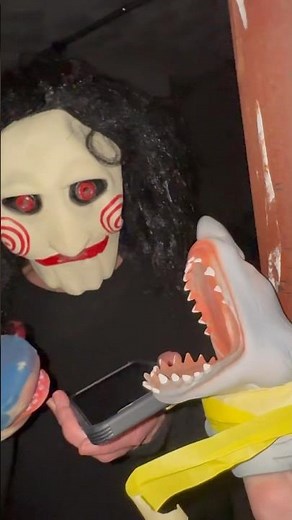 SHARK PUPPET MEETS JIGSAW!