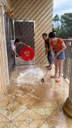 Part,431 It scrubs and squeegees simultaneously, cleaning even the smallest crevices and nooks#short