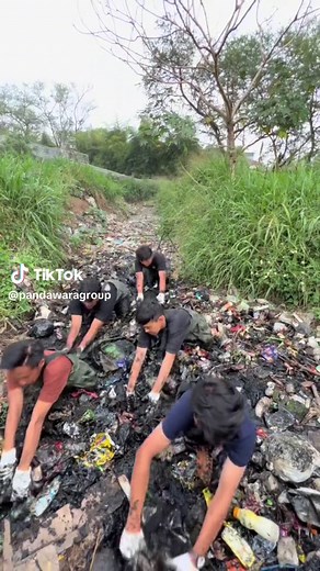 Aerobic Clean Up Challenge: Pandawara Group Cleaning up Trash