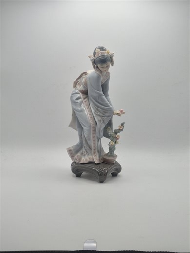 Lladró Porcelain Figurine “mayumi” – Japanese Geisha Girl Tending Flowers No. 1449 - Etsy