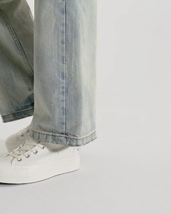 2.2K views · 53 reactions | Tenemos para ti el par de tenis blancos perfecto, con un giro elegante: perlas y estoperoles. Comenta "perlas" y consíguelos. | CONVERSE | Facebook