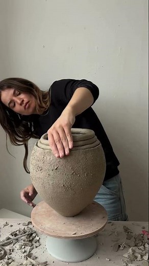 Hand-building a Pot using the Coiling Method #pottery #coiling #ceramics