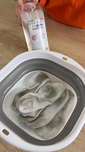 574 reactions · 69 shares | ✨ SOSETE MURDARE? NU ȘI CU FREEBUBBLES! ✨Am testat combinația perfectă pentru a transforma șosetele murdare în unele ca noi – și rezultatul e WOW!  Degresant Universal Marsilia  Iposan Oxi  Percarbonat de sodiu. Rezultatul? Șosete curate, impecabile, fără efort! 識Vrei și tu? Comandă acum și spune adio petelor! #FreeBubbles #CurățeniePerfectă | FreeBubbles România - Detergenti la robinet | Facebook