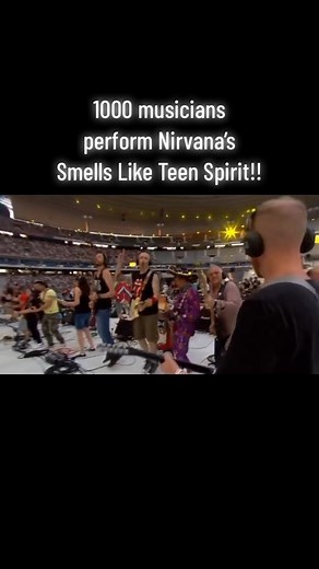 Rockin'1000 performing for the first time live in 2016