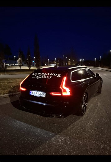 Volvo V90 R-Design: Stylish & Sporty