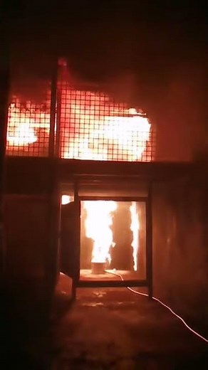 Flashover-Simulation mit Lycopodium-Wirbelkammer, im Feurex-Brandübungscontainer