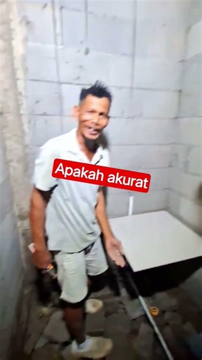 Apakah menyiku seperti ini akurat hasilnya ❓#tutorial #tukangbangunan #pasangkeramik #shorts