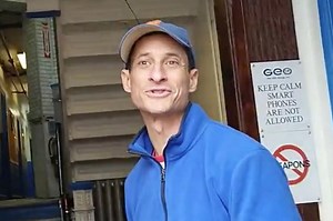 Exclusive | Anthony Weiner is still texting away — inside his halfway house