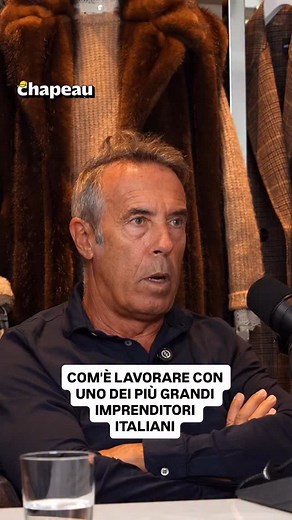 Niente budget, niente file Excel. Solo una visione lucida e spietata del futuro. Stefano Beraldo, CEO di OVS, racconta l’incontro che gli ha cambiato la carriera: lavorare al fianco di Leonardo Del Vecchio 🧠 — uno degli imprenditori più geniali e rivoluzionari della storia italiana 🇮🇹. 📈 Del Vecchio non prendeva decisioni per far quadrare i conti, ma per plasmare interi mercati. 🎯 Ogni sua scelta era guidata da una visione strategica fuori scala. 🔍 Eppure, nulla gli sfuggiva: curava ogni m