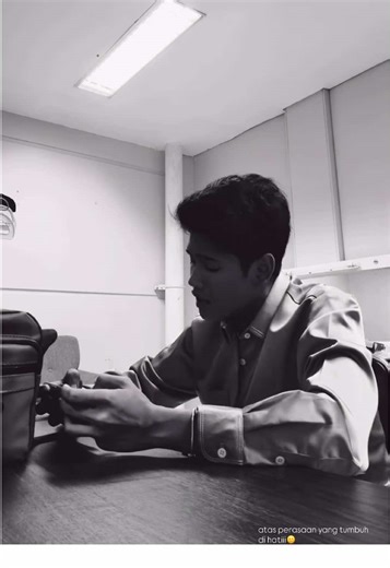 Main Game Sambil Nyanyi Di Panggung